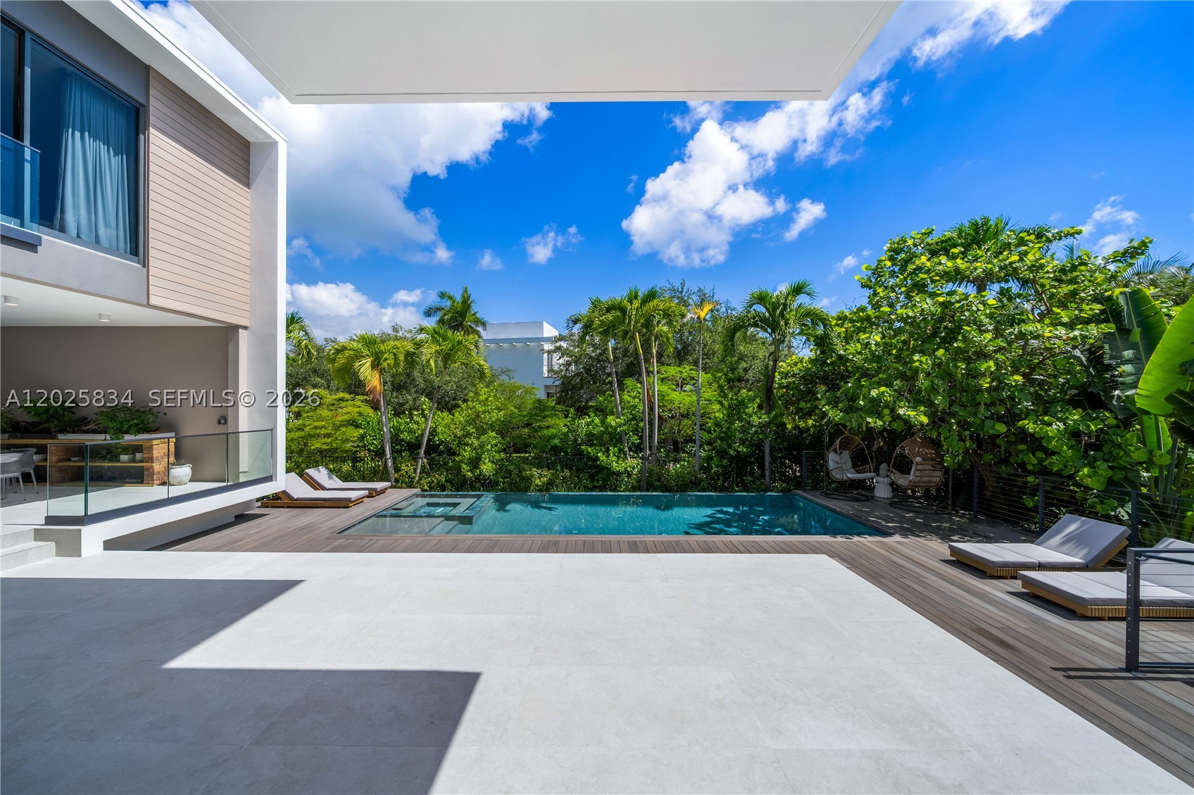 571 Glenridge Rd, Key Biscayne FL 33149