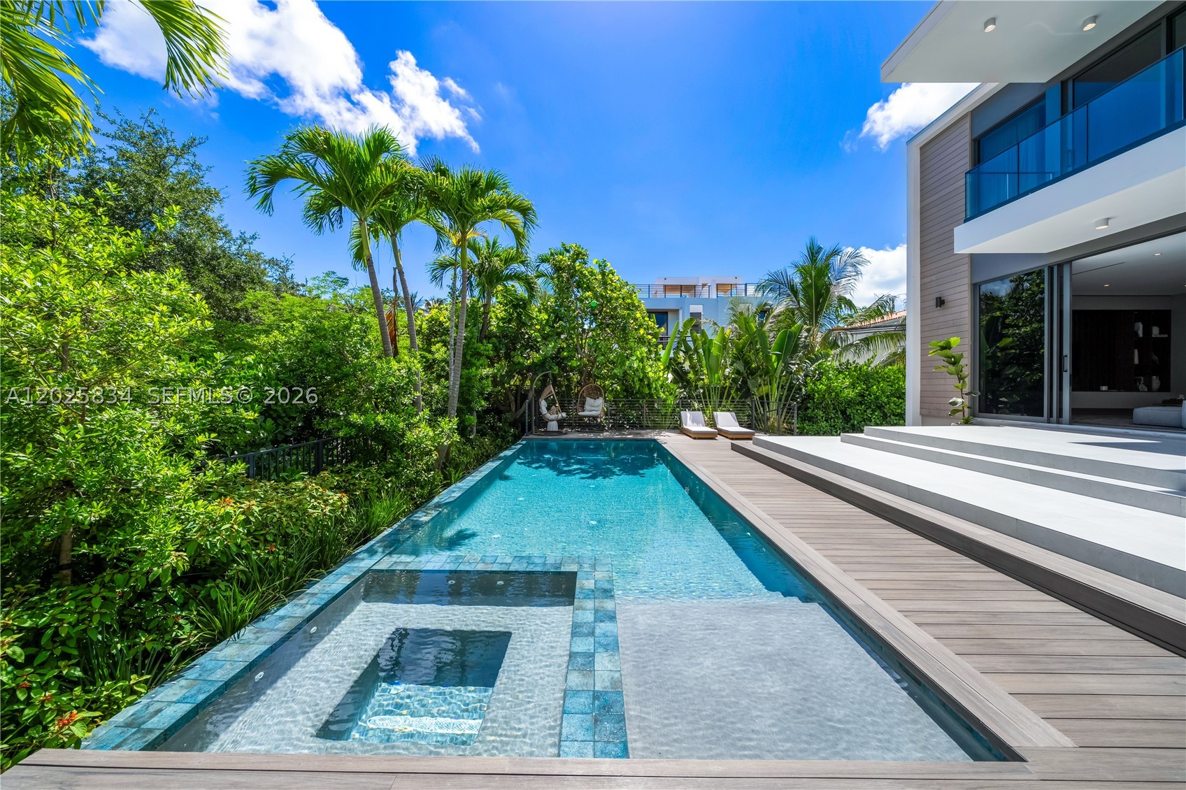 571 Glenridge Rd, Key Biscayne FL 33149