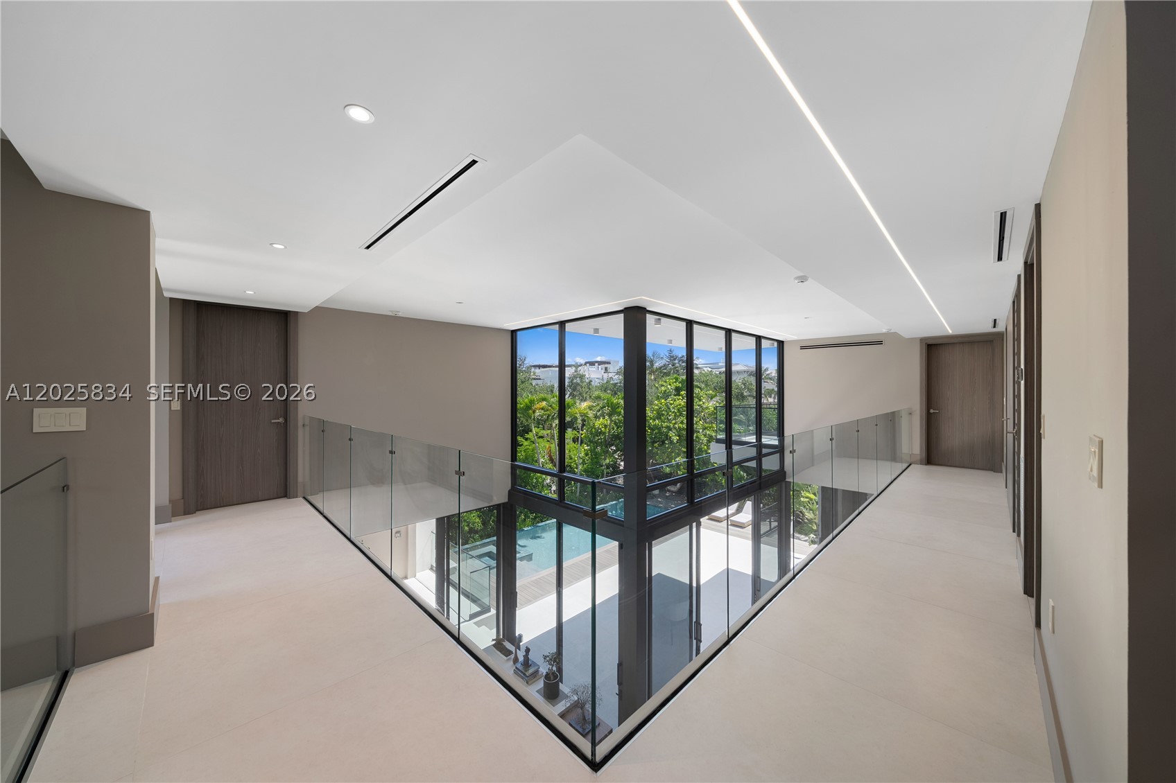 571 Glenridge Rd, Key Biscayne FL 33149