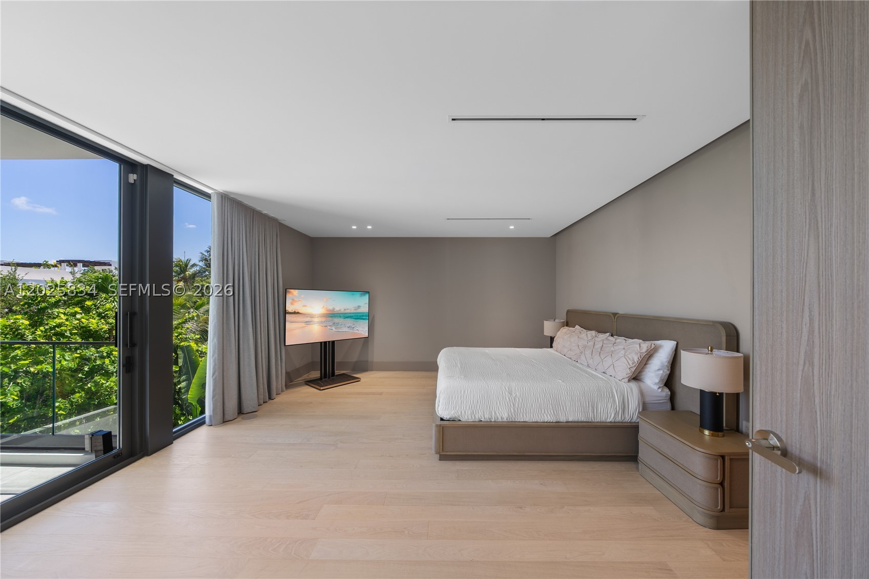 571 Glenridge Rd, Key Biscayne FL 33149