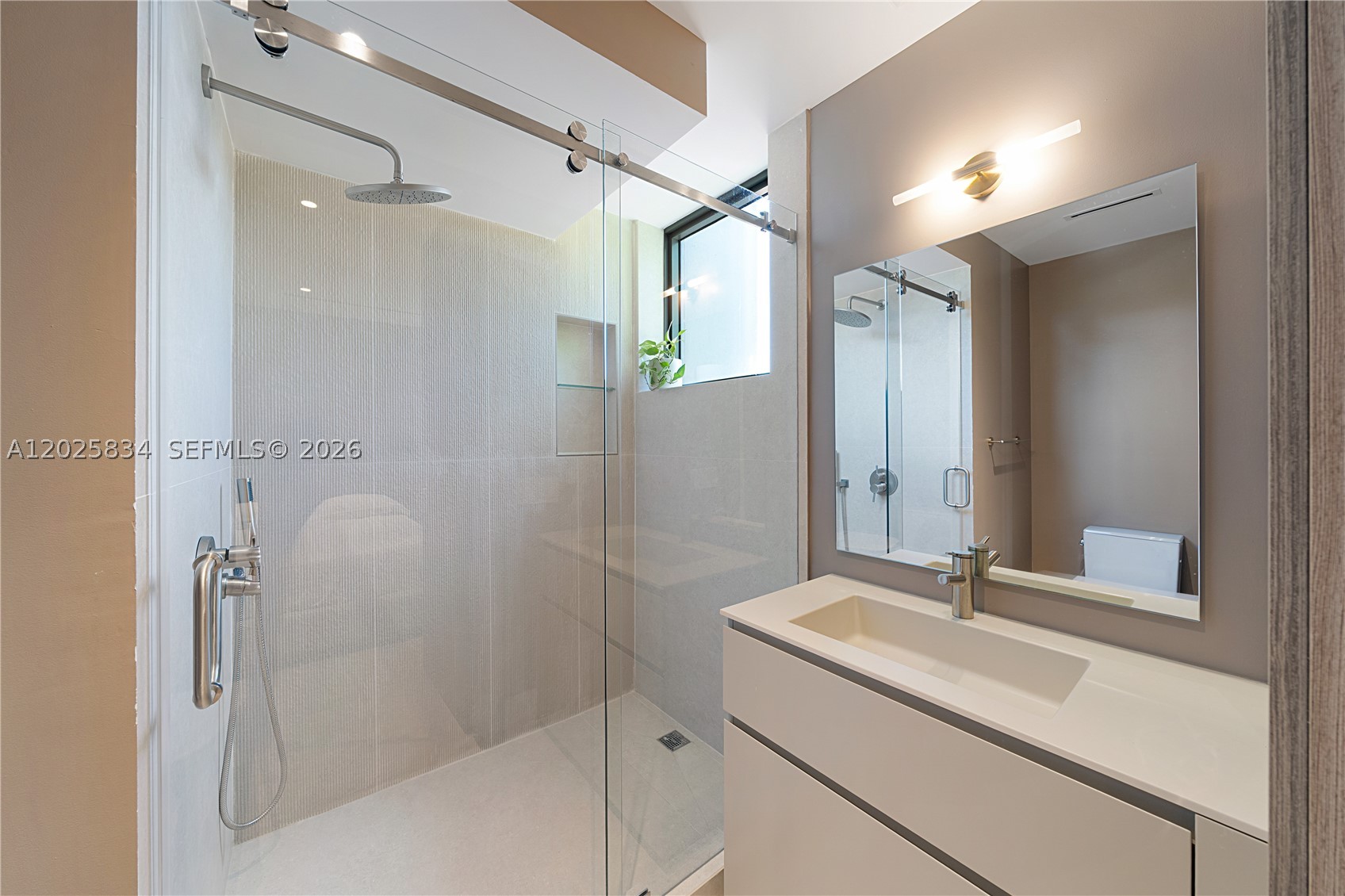 571 Glenridge Rd, Key Biscayne FL 33149
