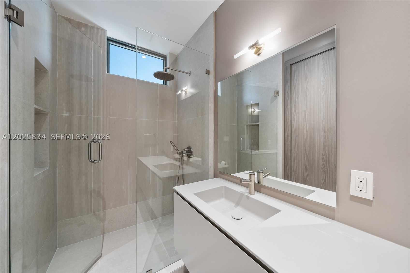 571 Glenridge Rd, Key Biscayne FL 33149
