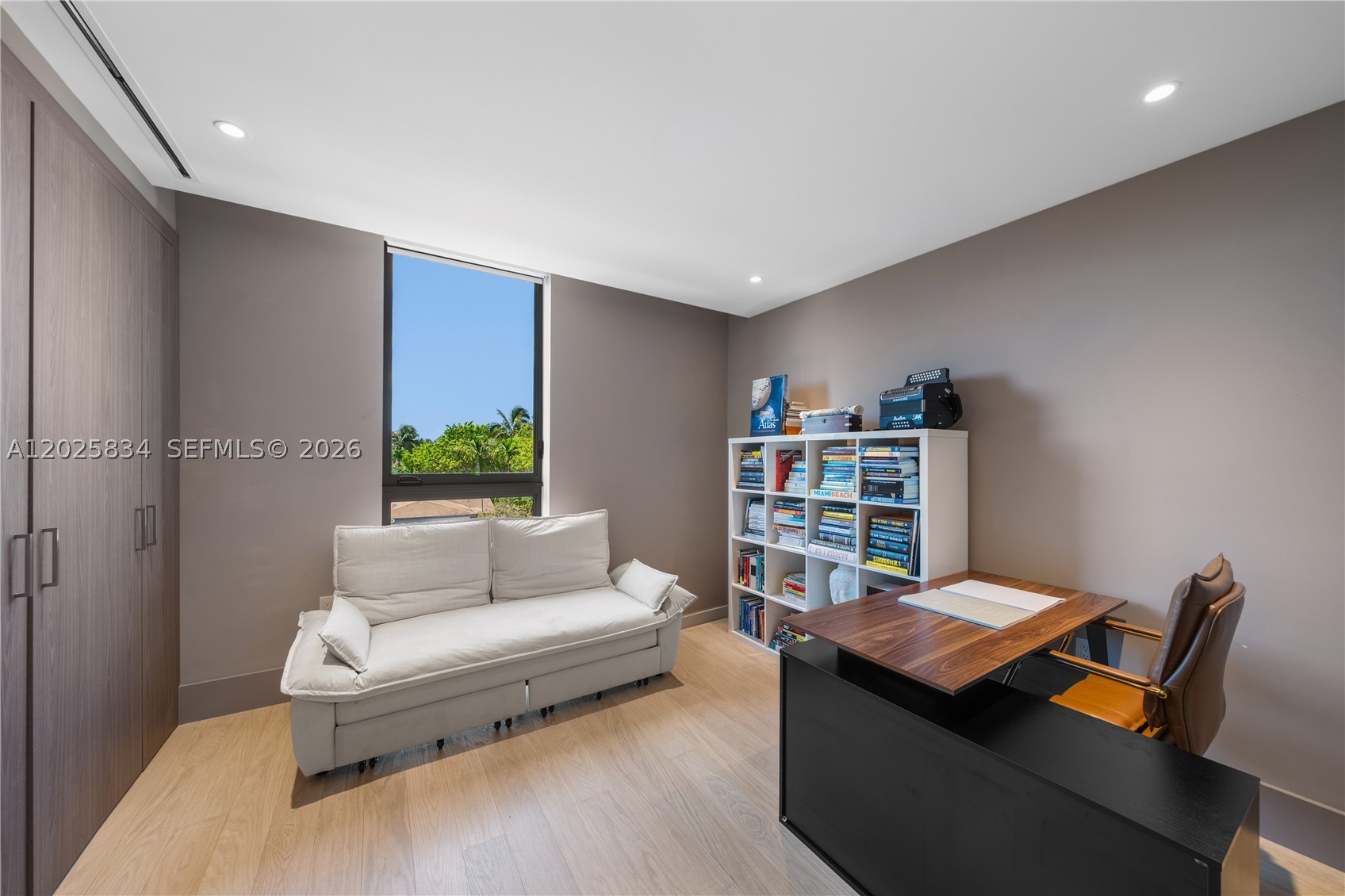 571 Glenridge Rd, Key Biscayne FL 33149