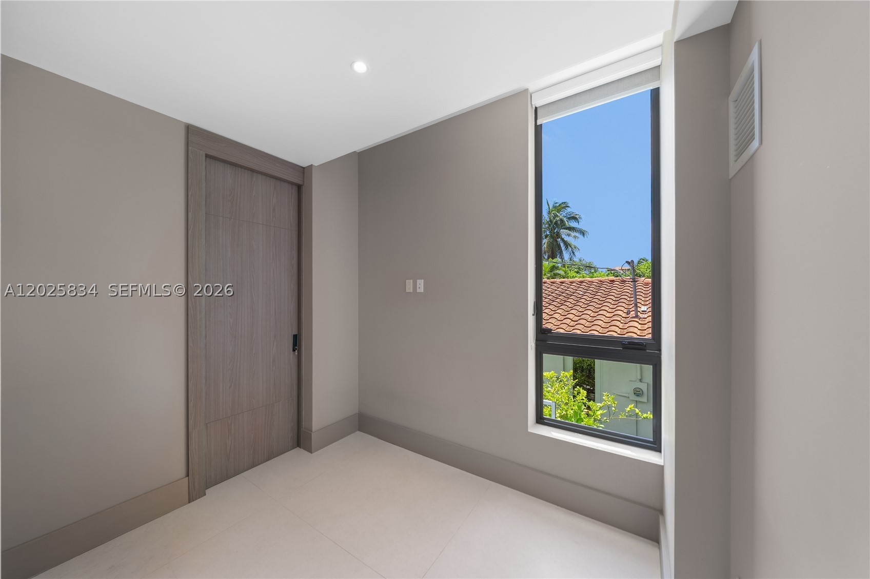 571 Glenridge Rd, Key Biscayne FL 33149