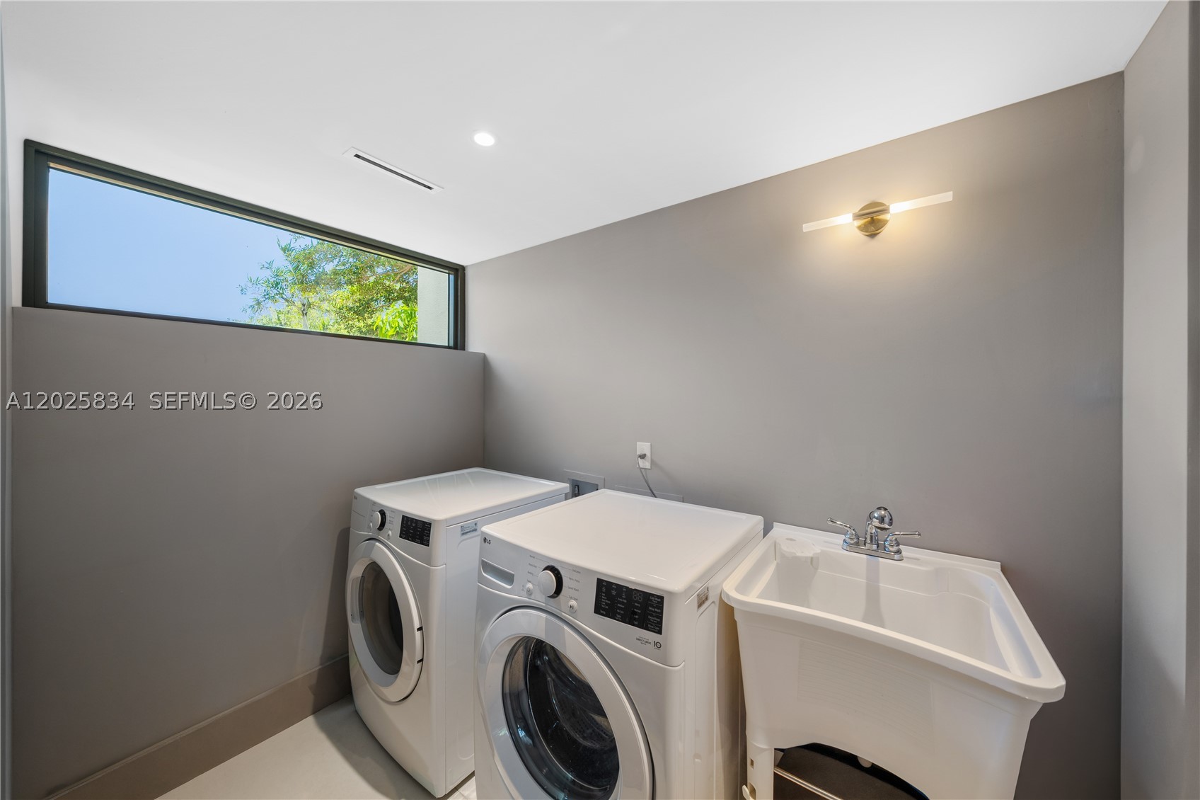 571 Glenridge Rd, Key Biscayne FL 33149