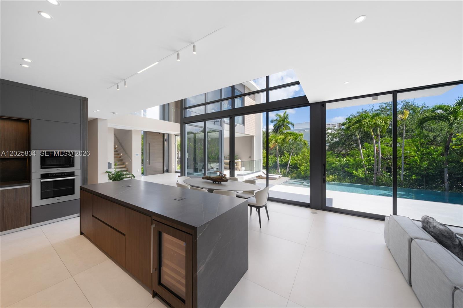 571 Glenridge Rd, Key Biscayne FL 33149
