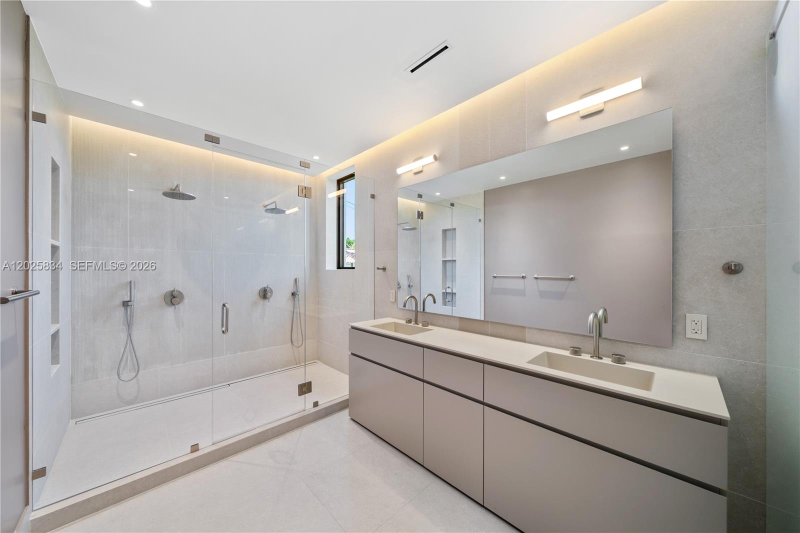 571 Glenridge Rd, Key Biscayne FL 33149