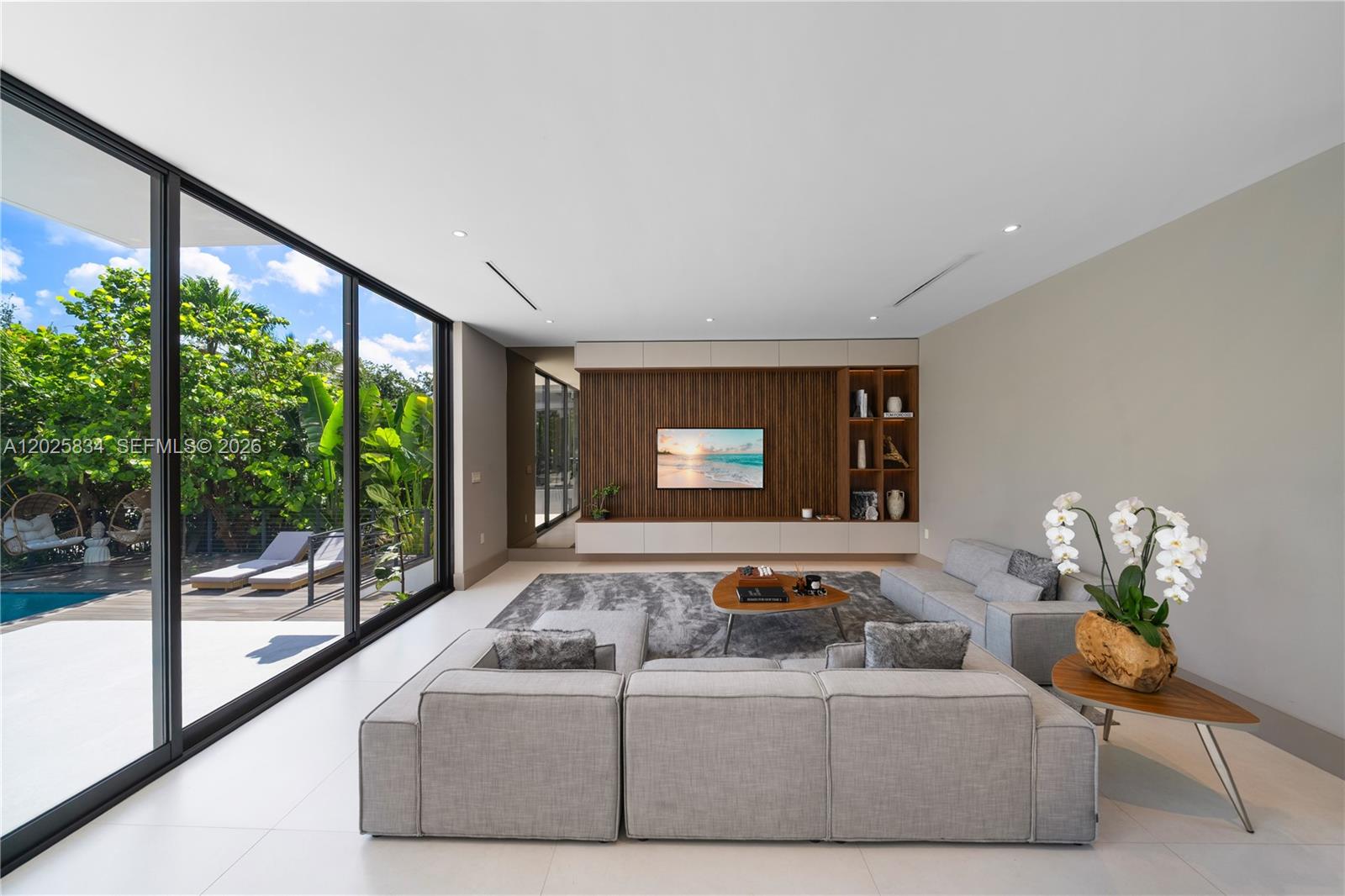 571 Glenridge Rd, Key Biscayne FL 33149