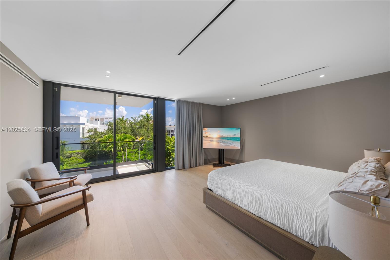 571 Glenridge Rd, Key Biscayne FL 33149