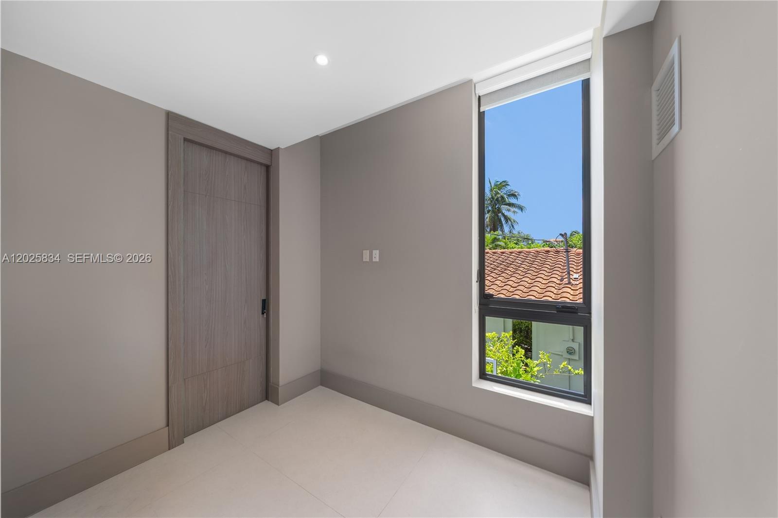 571 Glenridge Rd, Key Biscayne FL 33149