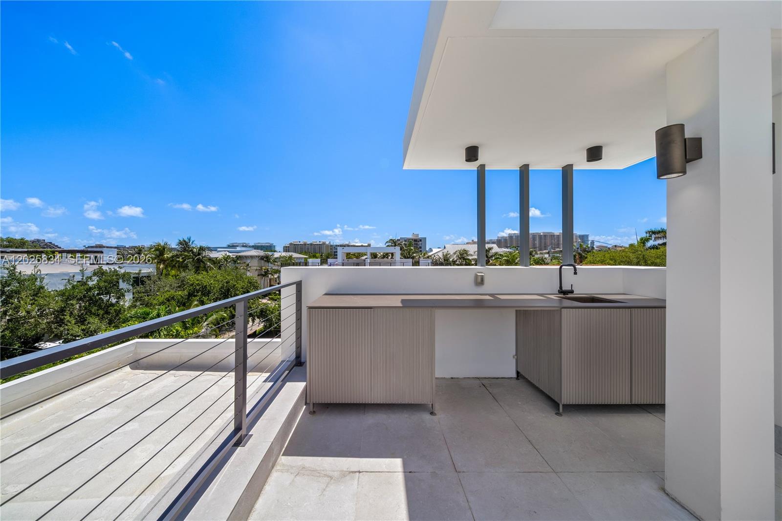 571 Glenridge Rd, Key Biscayne FL 33149