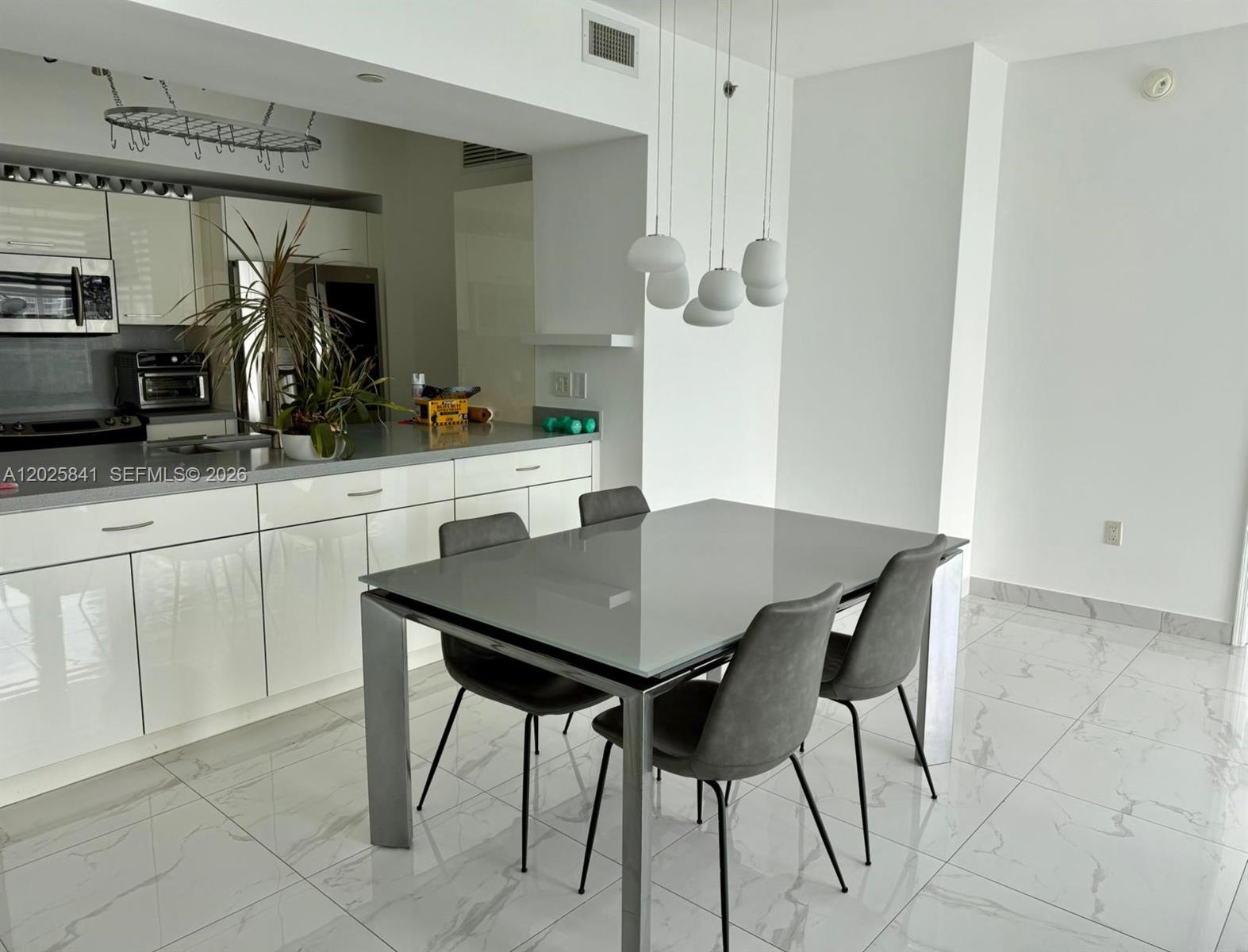 951 Brickell Ave #2810, Miami FL 33131