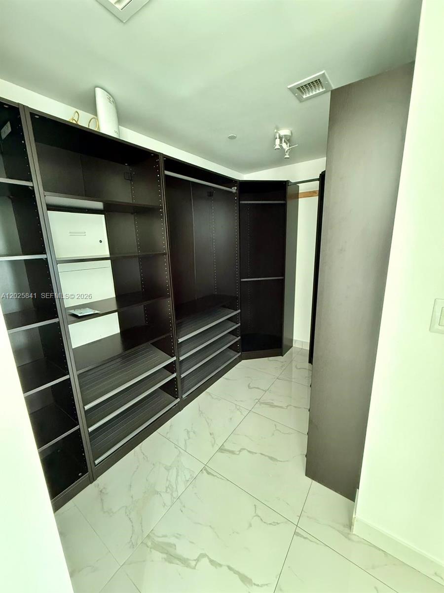 951 Brickell Ave #2810, Miami FL 33131