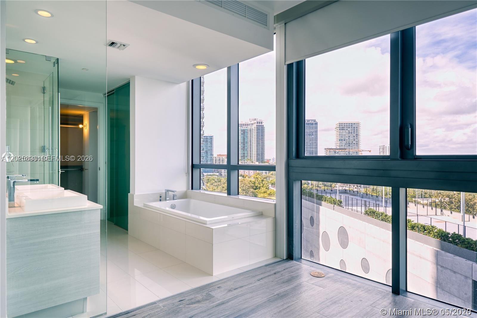 650 NE 32nd St #1208, Miami FL 33137