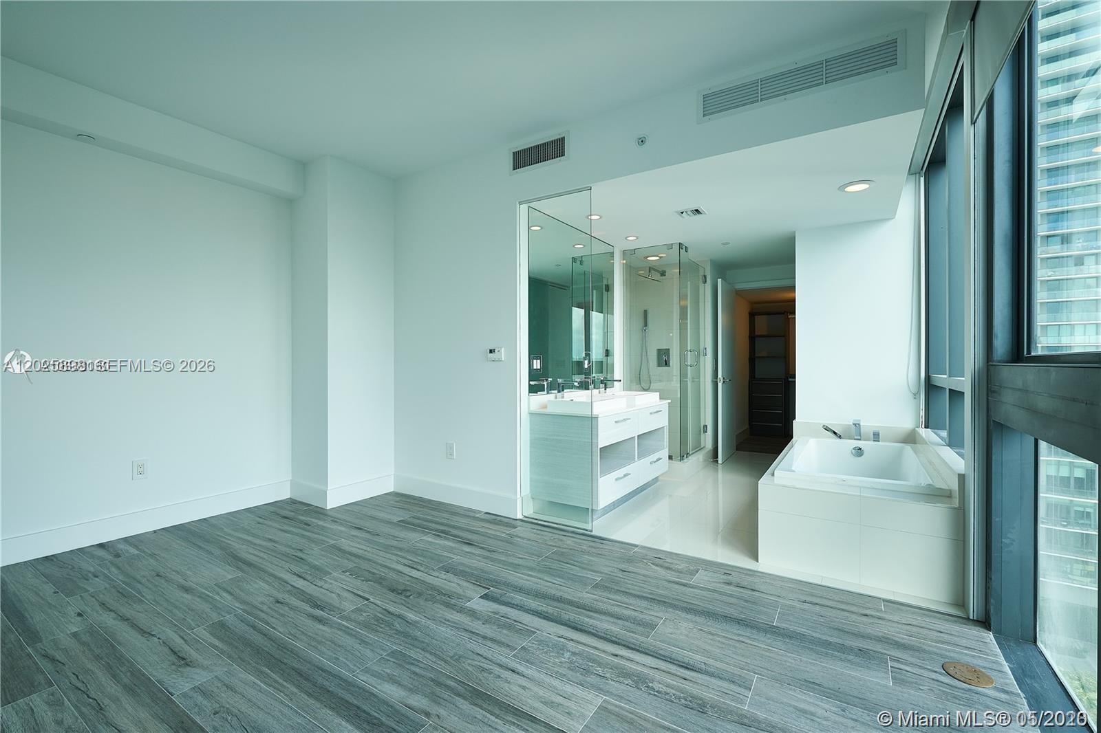 650 NE 32nd St #1208, Miami FL 33137