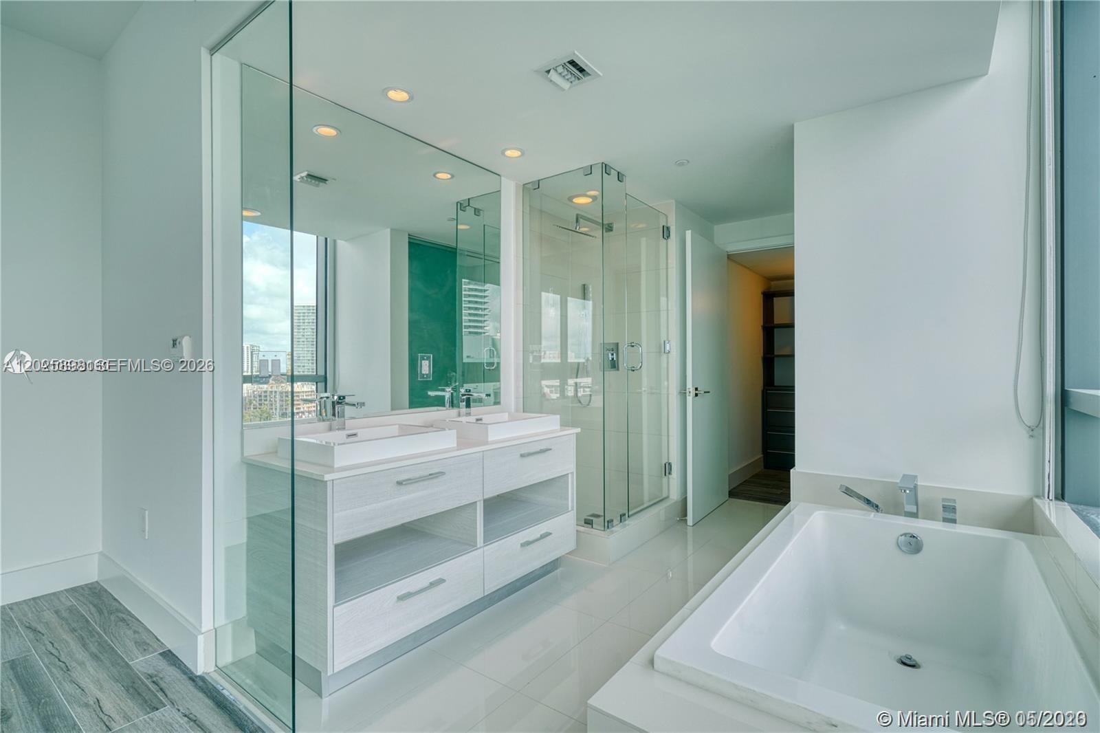 650 NE 32nd St #1208, Miami FL 33137