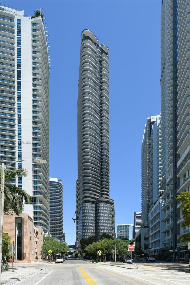 1000 Brickell #2014, Miami FL 33131