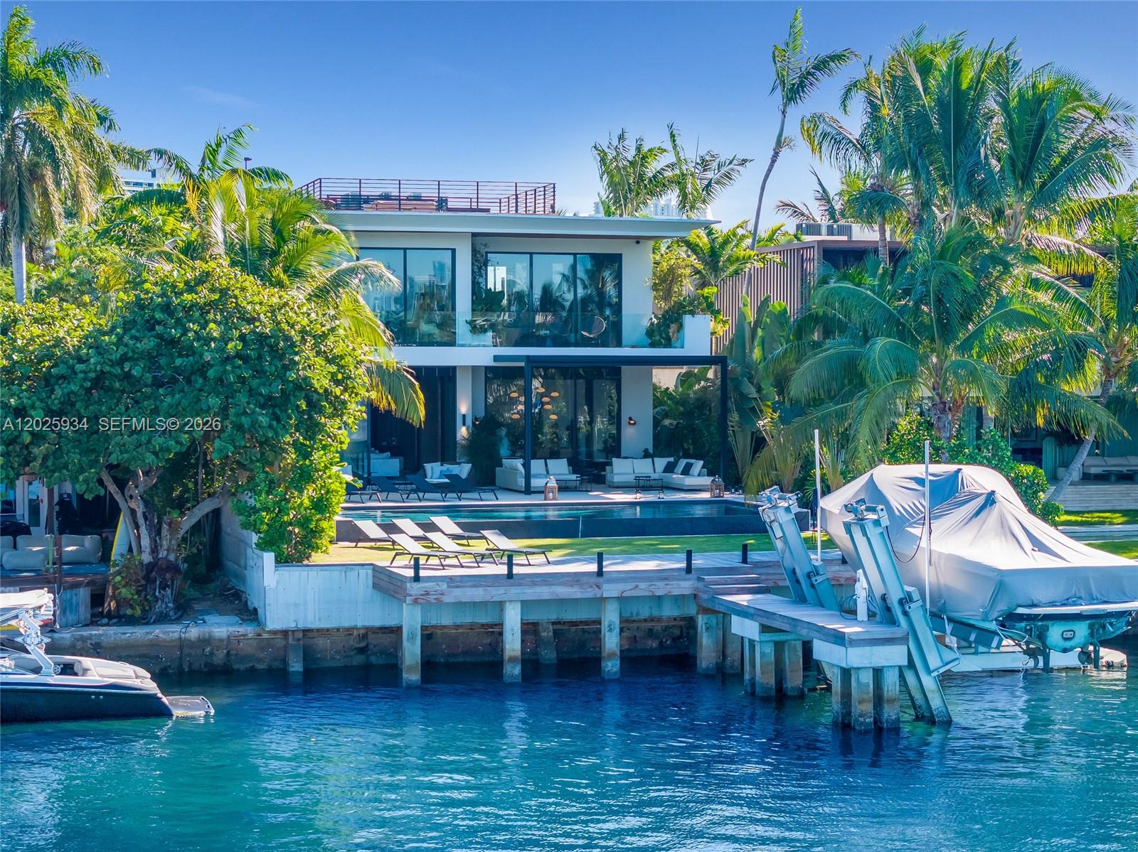 200 W Rivo Alto Dr, Miami Beach FL 33139