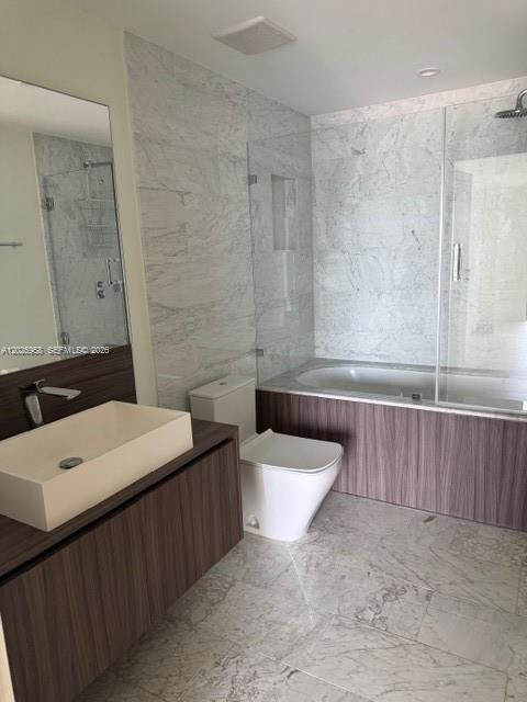 1000 Brickell Plz #2104, Miami FL 33131