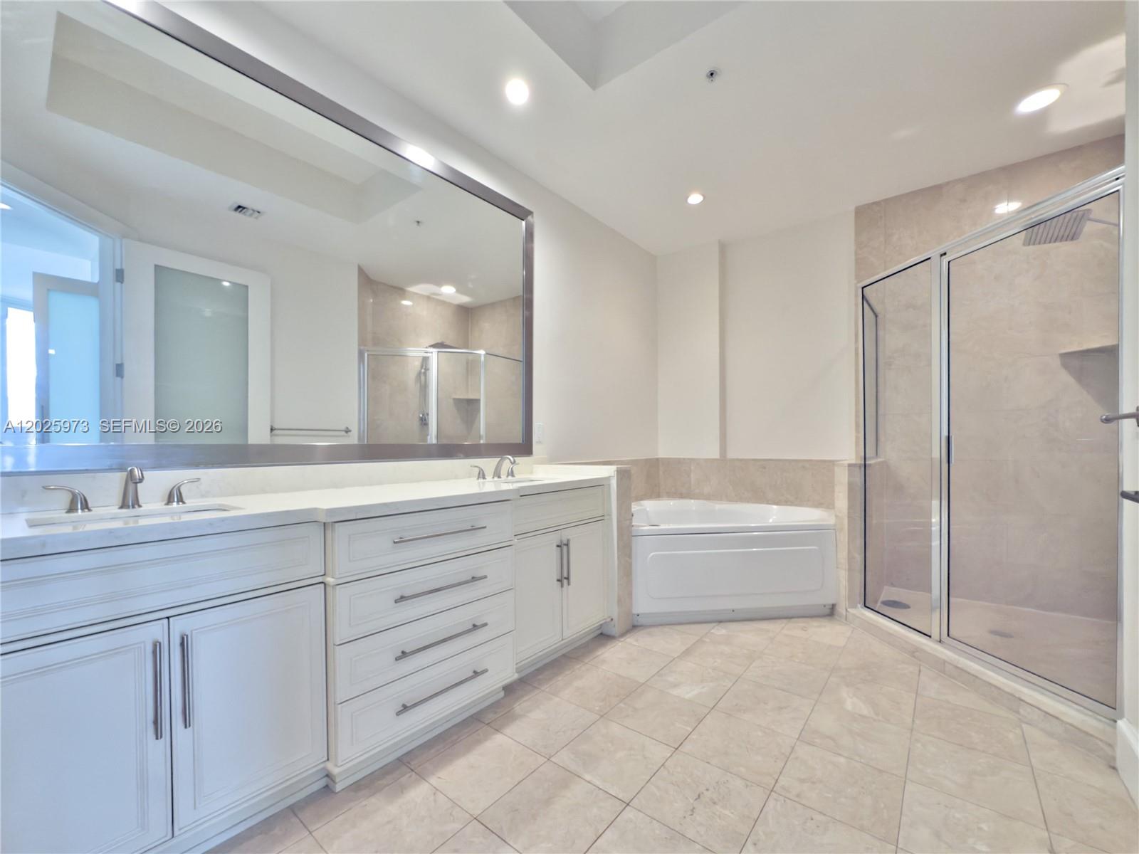 848 Brickell Key Dr #306, Miami FL 33131
