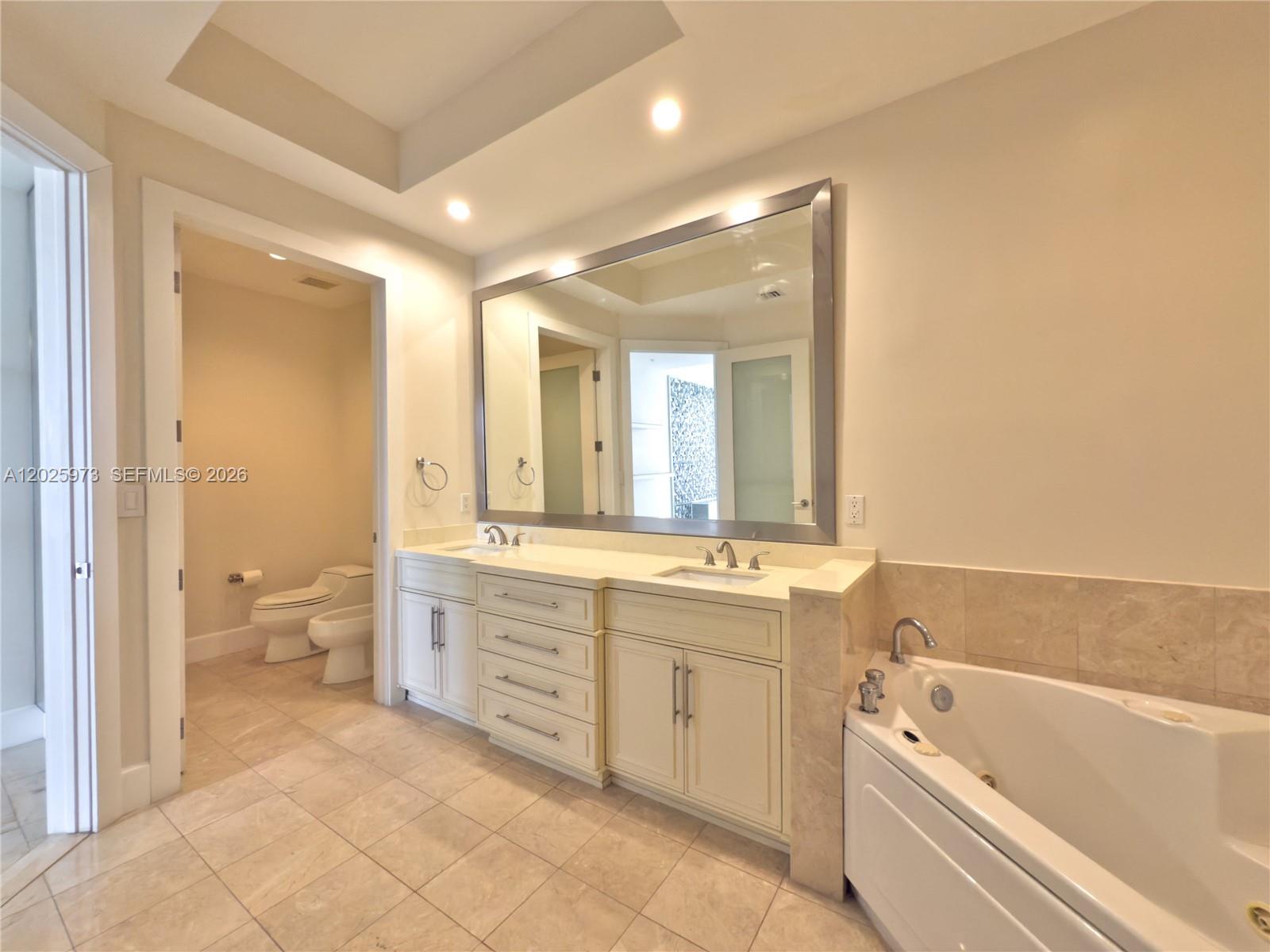 848 Brickell Key Dr #306, Miami FL 33131