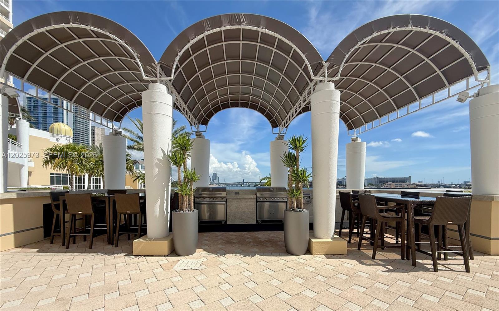 848 Brickell Key Dr #306, Miami FL 33131