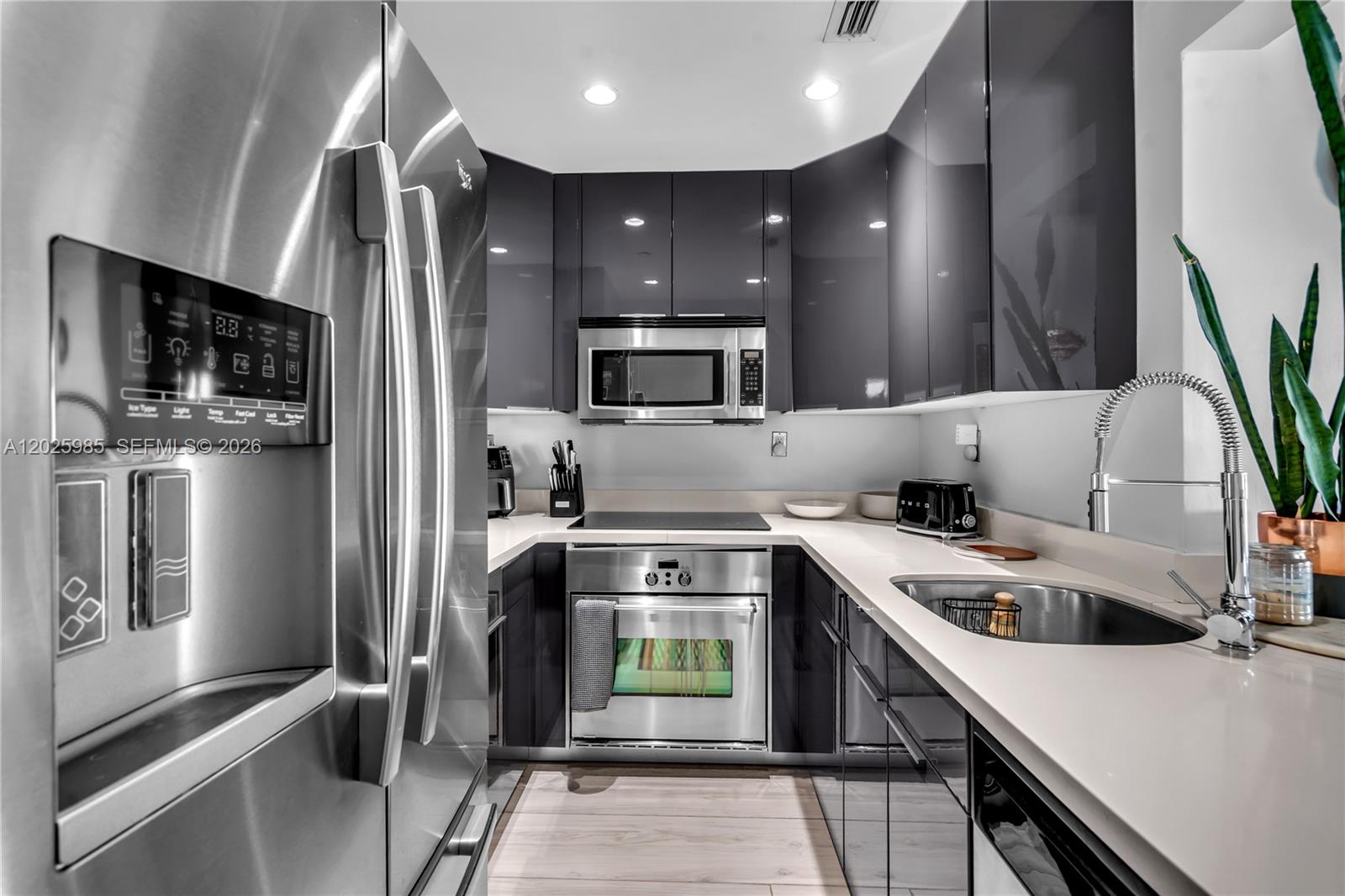 1000 West Ave #PH23, Miami Beach FL 33139