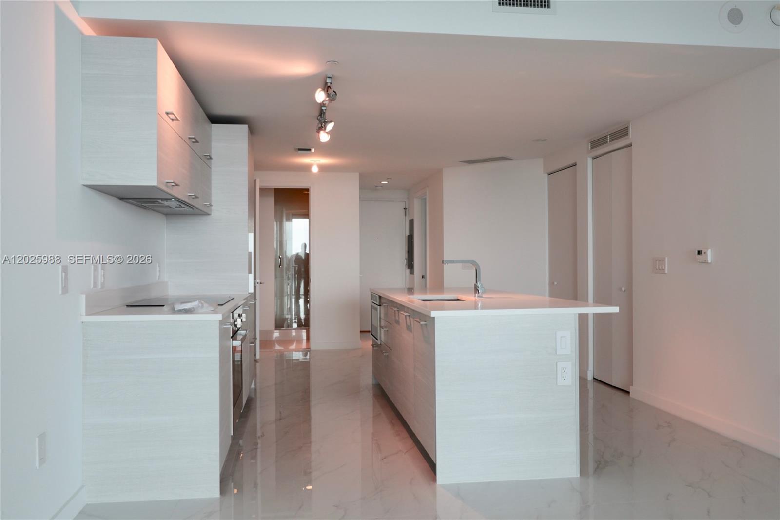 650 NE 32 #1605, Miami FL 33137