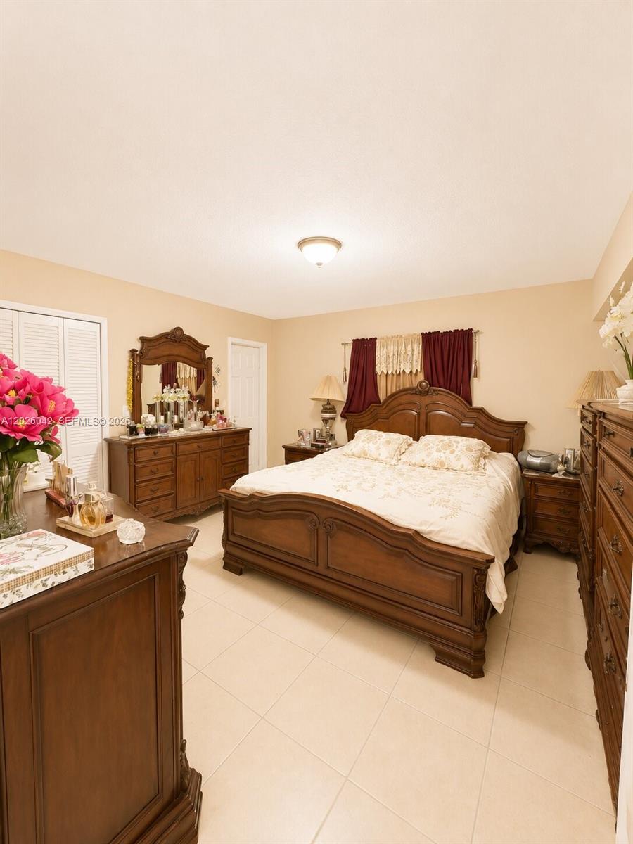 5551 E 4th Ave, Hialeah FL 33013