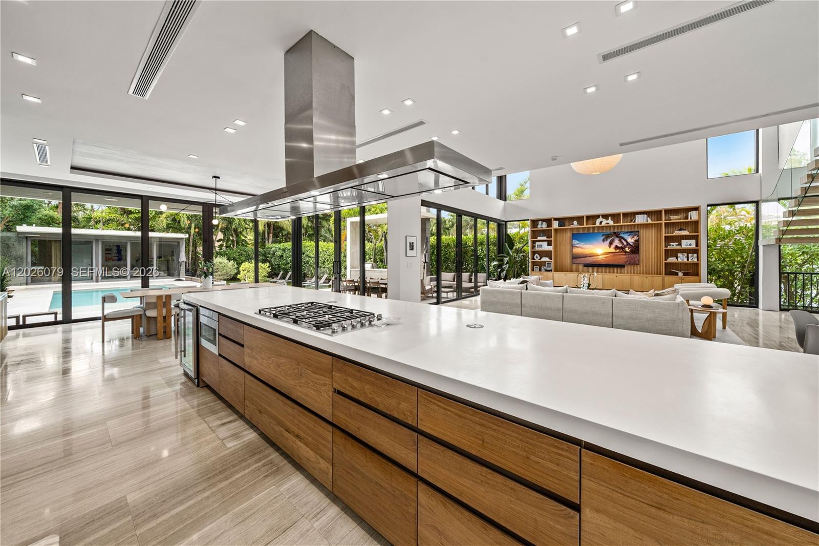 5061 N Bay Rd, Miami Beach FL 33140