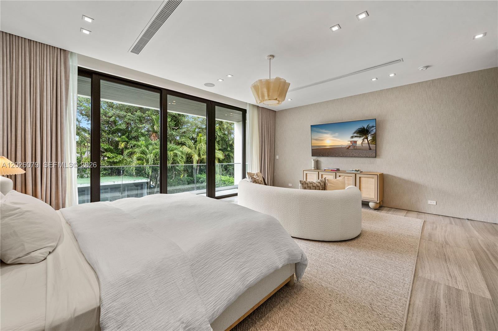 5061 N Bay Rd, Miami Beach FL 33140
