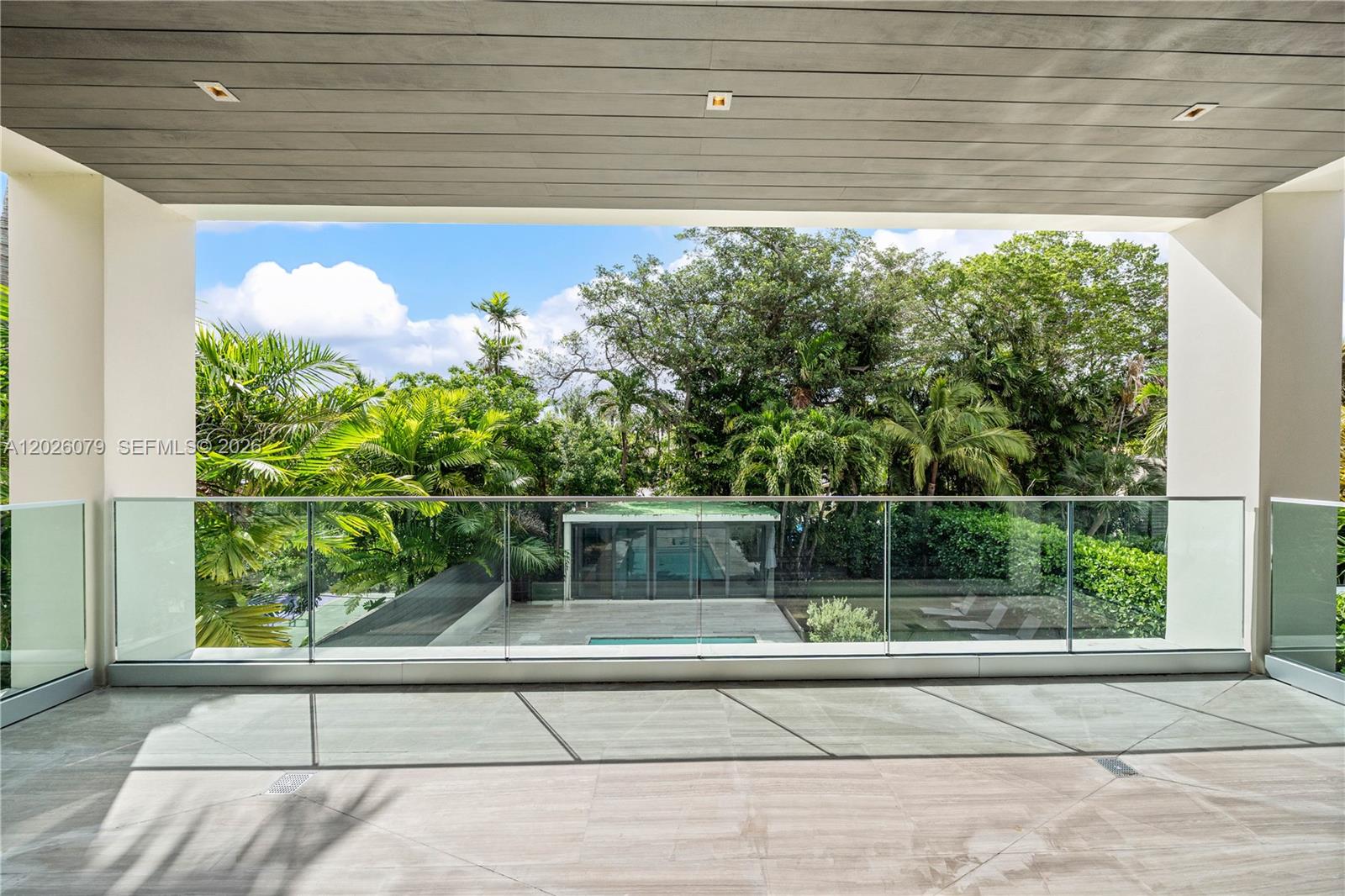 5061 N Bay Rd, Miami Beach FL 33140