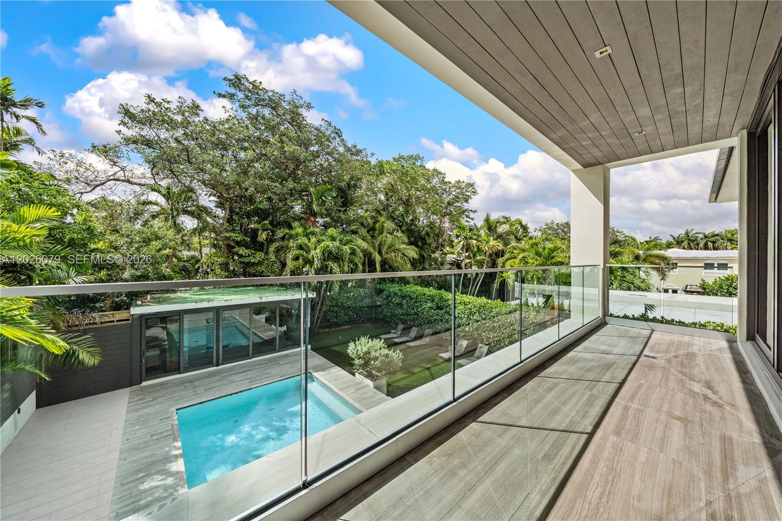 5061 N Bay Rd, Miami Beach FL 33140