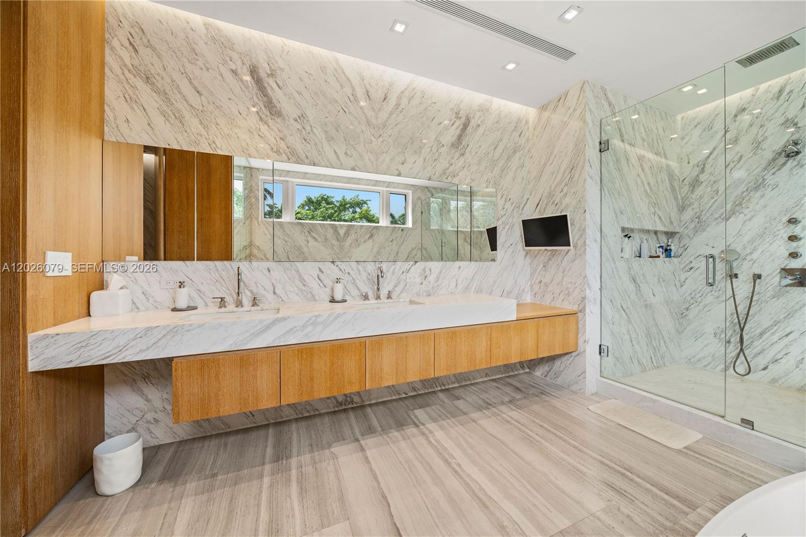 5061 N Bay Rd, Miami Beach FL 33140