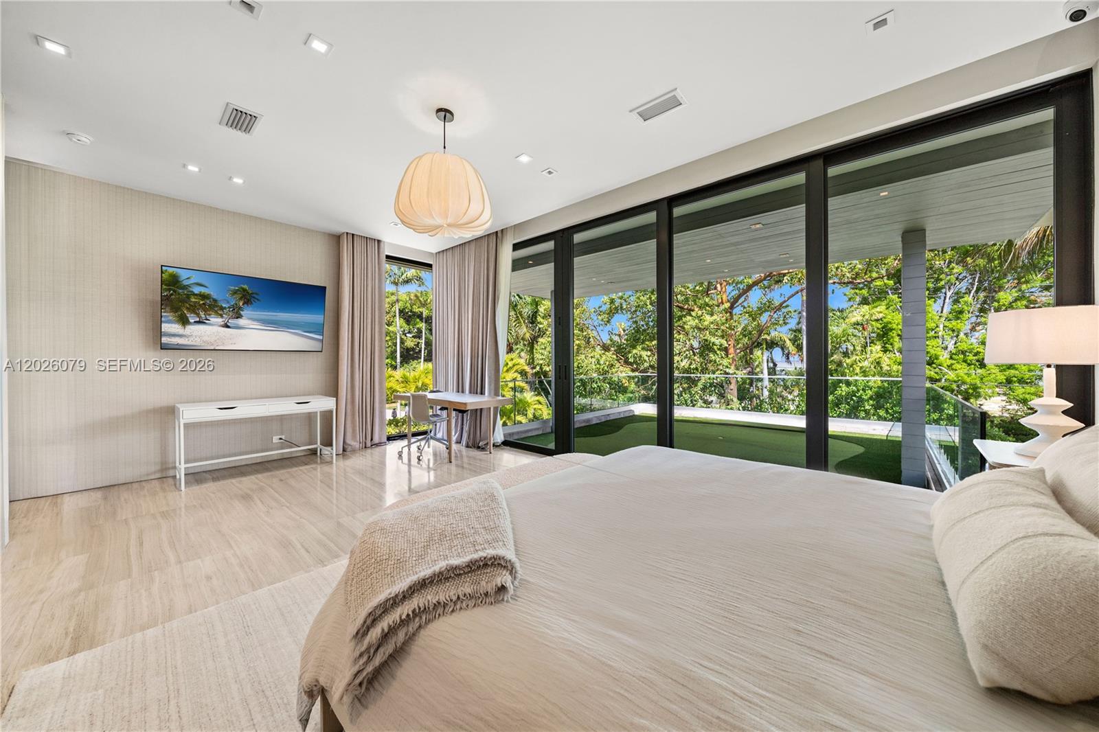 5061 N Bay Rd, Miami Beach FL 33140