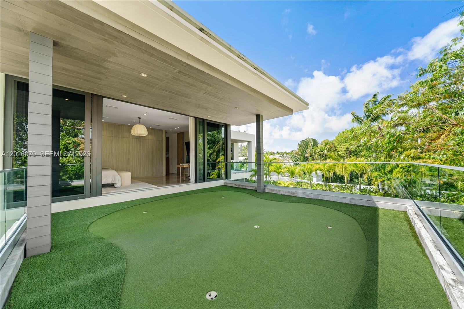 5061 N Bay Rd, Miami Beach FL 33140