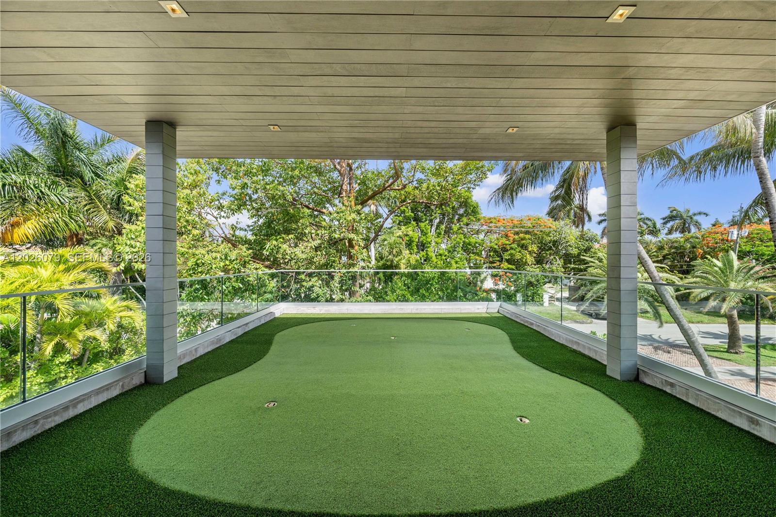 5061 N Bay Rd, Miami Beach FL 33140