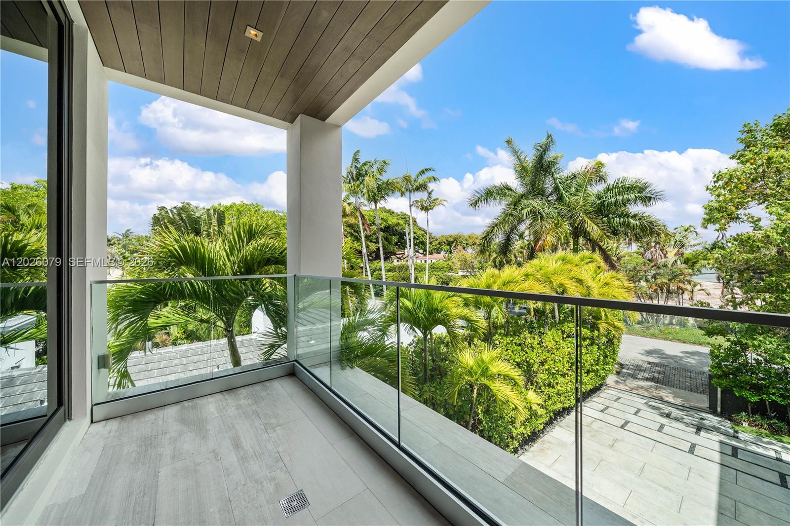 5061 N Bay Rd, Miami Beach FL 33140