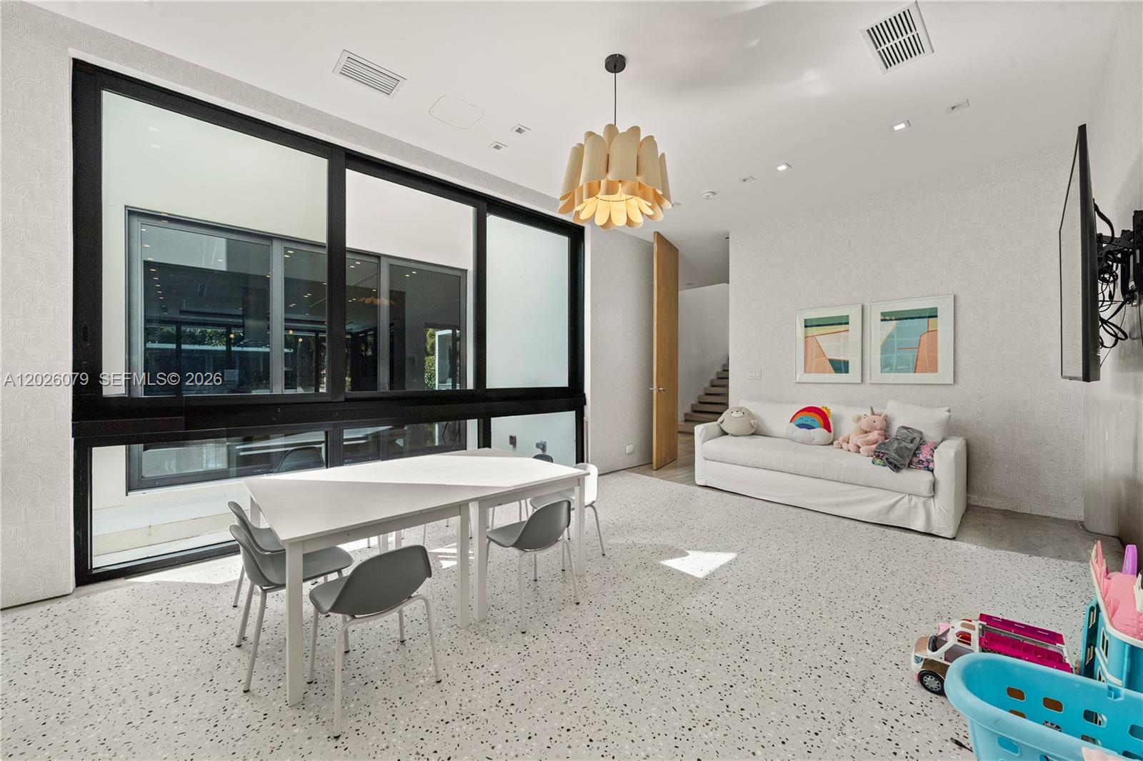 5061 N Bay Rd, Miami Beach FL 33140