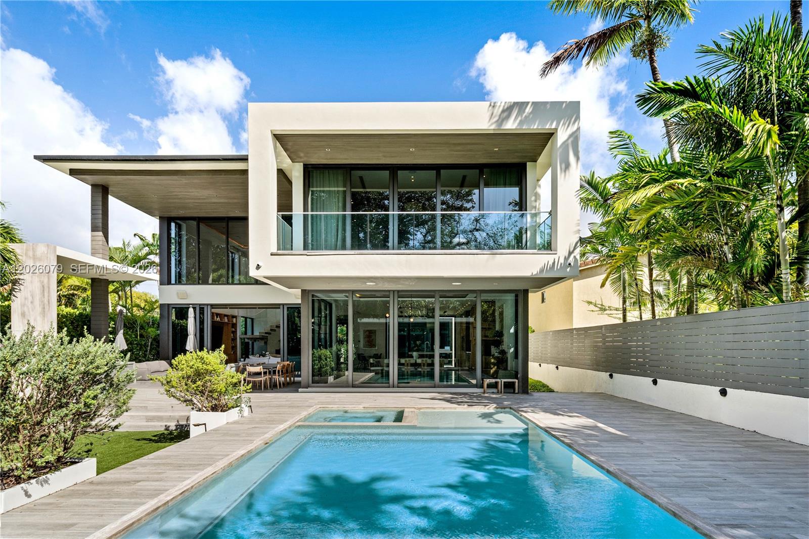 5061 N Bay Rd, Miami Beach FL 33140