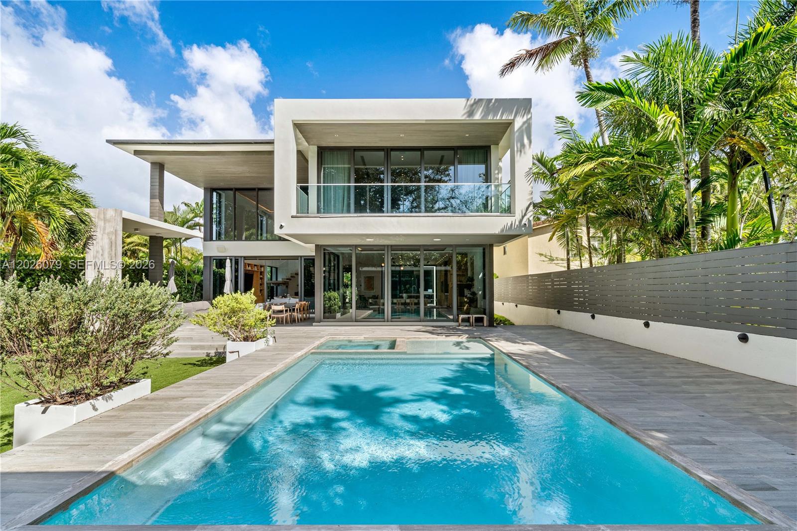 5061 N Bay Rd, Miami Beach FL 33140