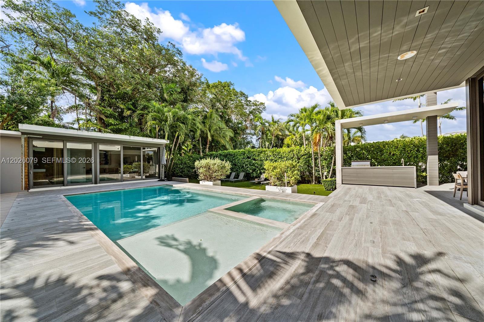 5061 N Bay Rd, Miami Beach FL 33140