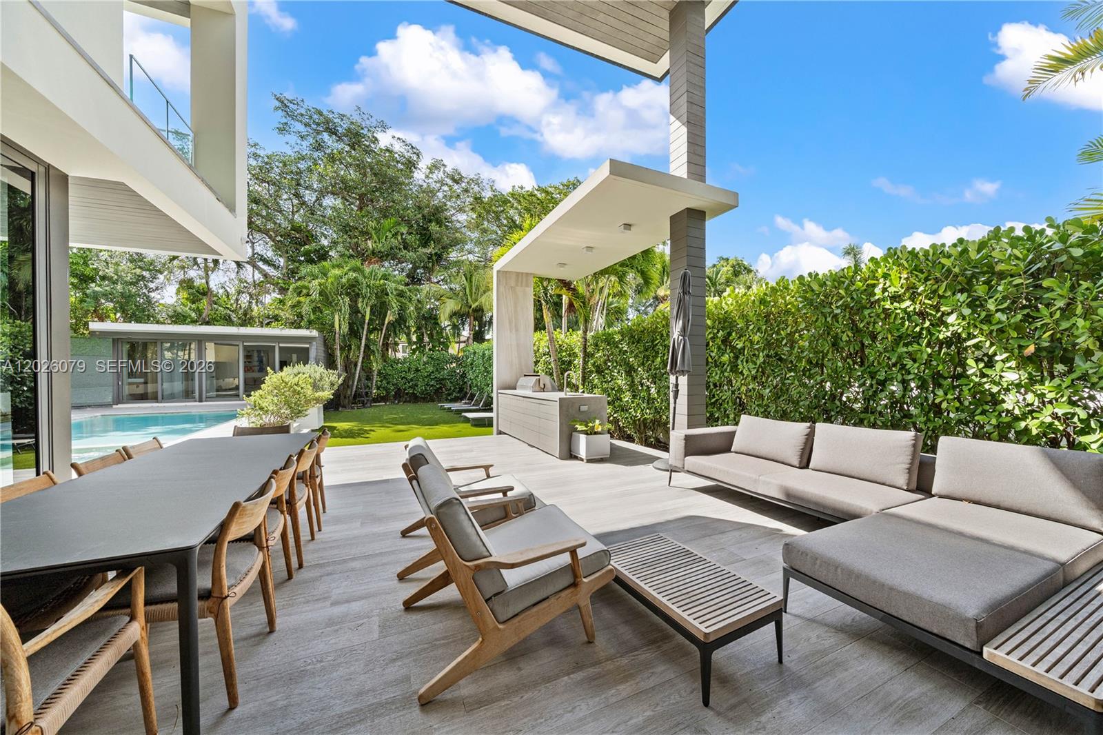 5061 N Bay Rd, Miami Beach FL 33140