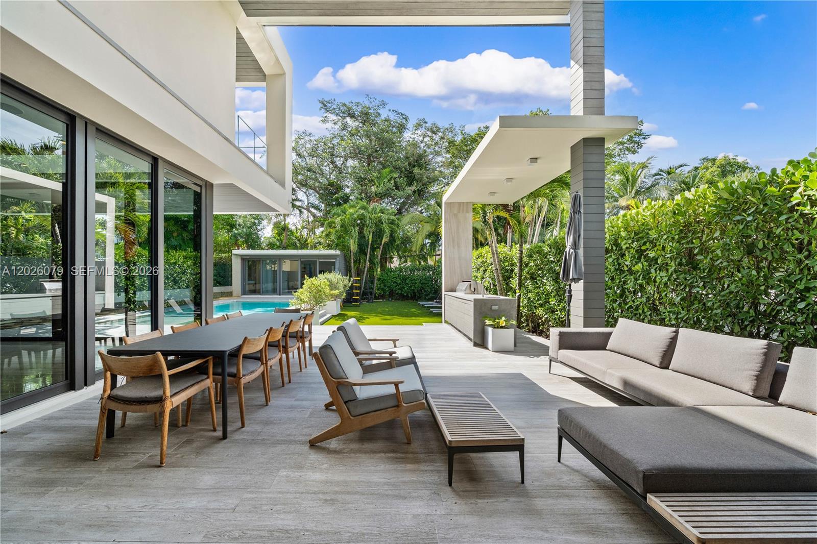 5061 N Bay Rd, Miami Beach FL 33140