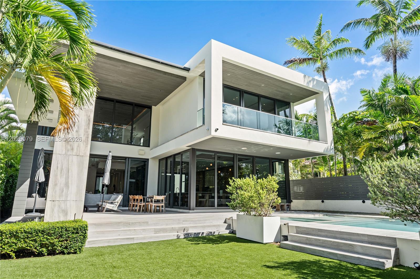 5061 N Bay Rd, Miami Beach FL 33140