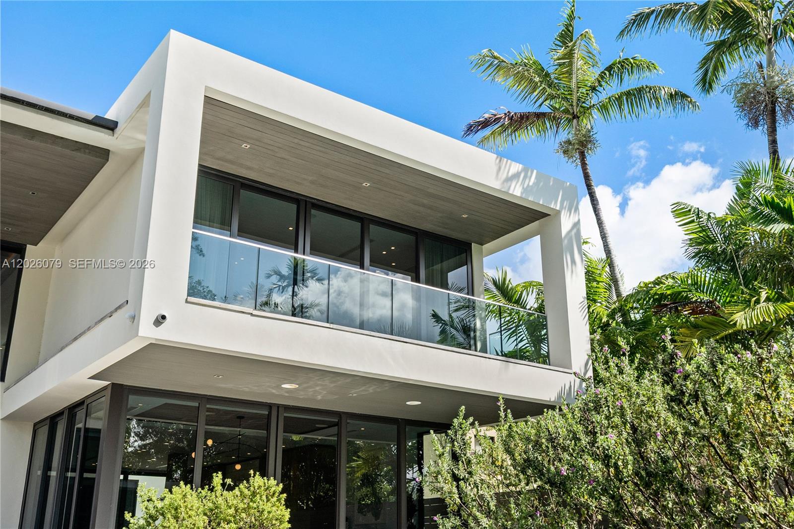 5061 N Bay Rd, Miami Beach FL 33140
