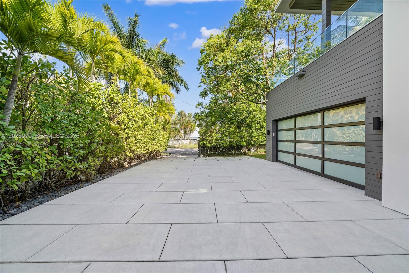 5061 N Bay Rd, Miami Beach FL 33140