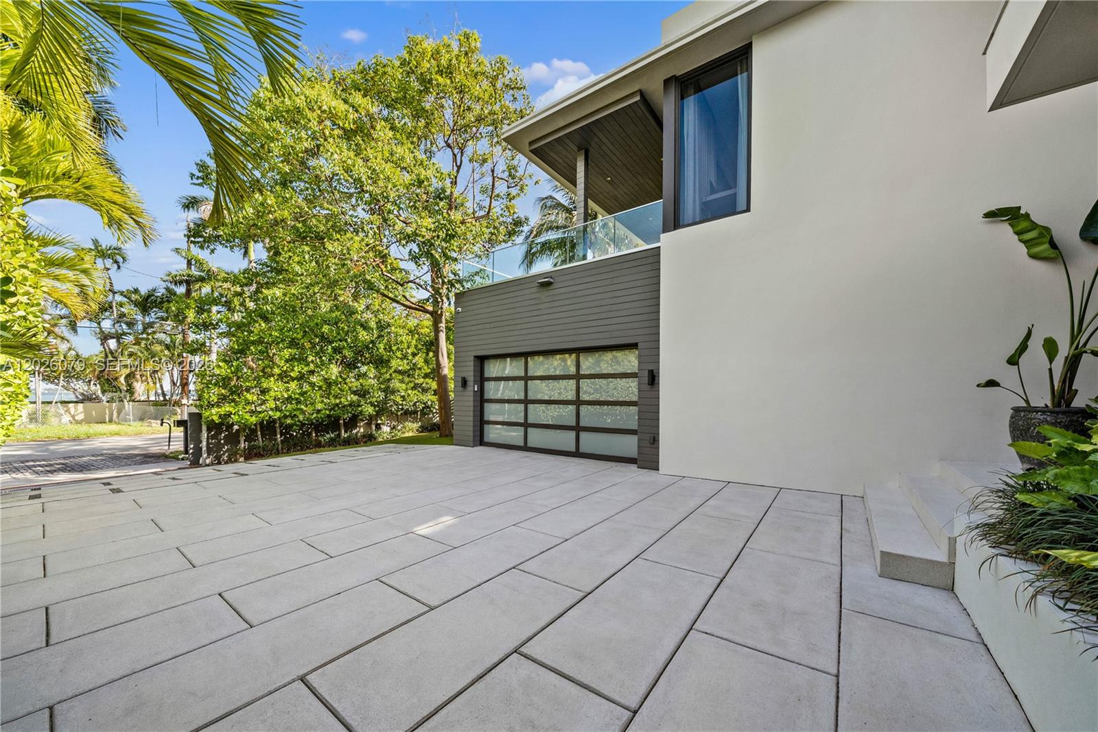 5061 N Bay Rd, Miami Beach FL 33140