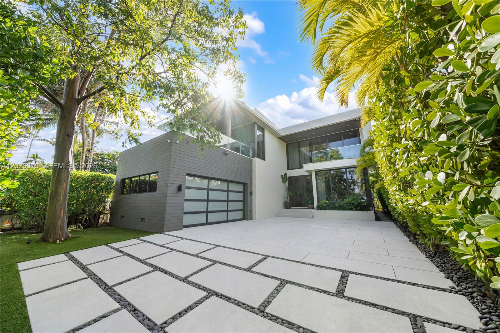 5061 N Bay Rd, Miami Beach FL 33140