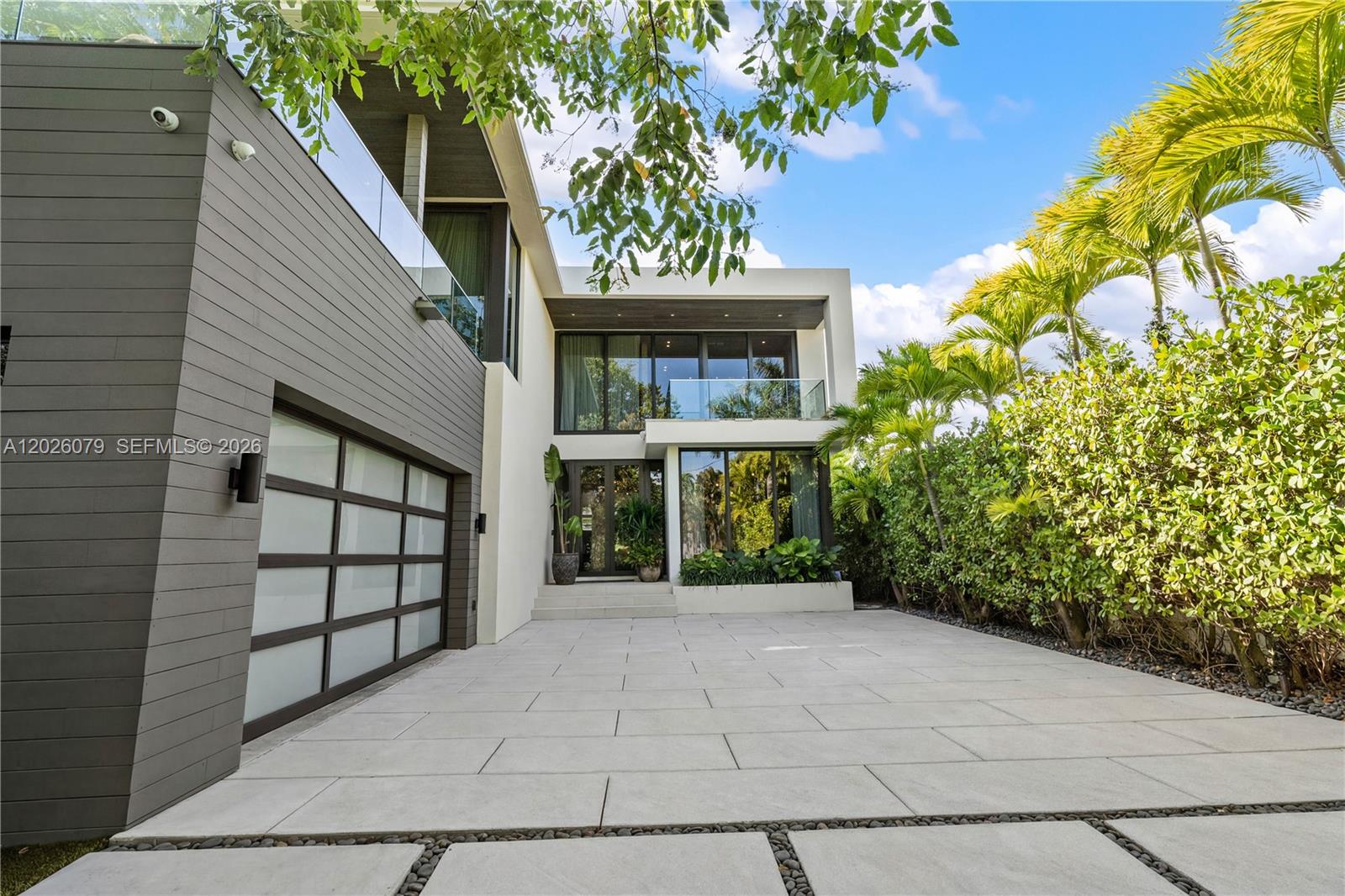 5061 N Bay Rd, Miami Beach FL 33140